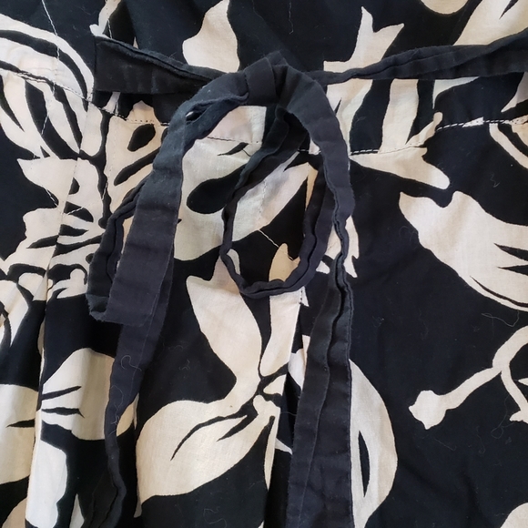 💝$8 or 4/$20! Mix Nouveau Linen Black & Cream Floral Skirt Size Large 💝 - Picture 2 of 4